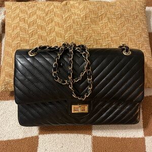 Elegant Black Quilted Chain Bag